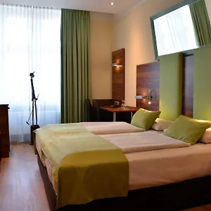 מלון Arthotel ***